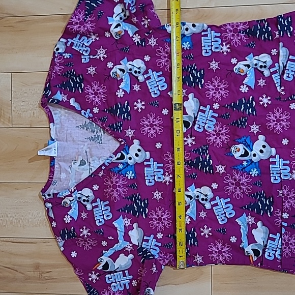 Disney women's size XS scrub top - Picture 4 of 4